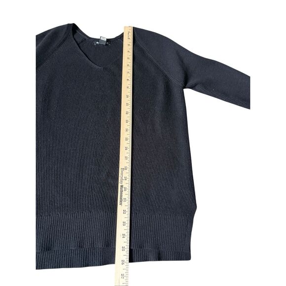 Athleta Refined V neck Sweater size M Black Merino wool Blend - Picture 8 of 9